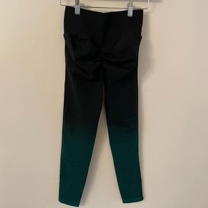 Booty Scrunch leggings, black-teal ombré